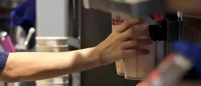 疑心店員會(huì)往奶茶里吐口水 這屆奶茶顧客真難伺候
