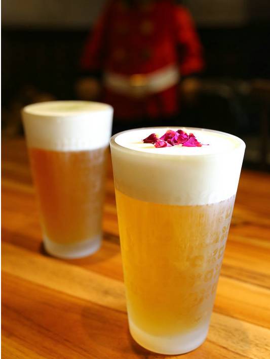 玫瑰玫瑰我愛你，女神年度最追捧飲品，芝士玫瑰烏龍
