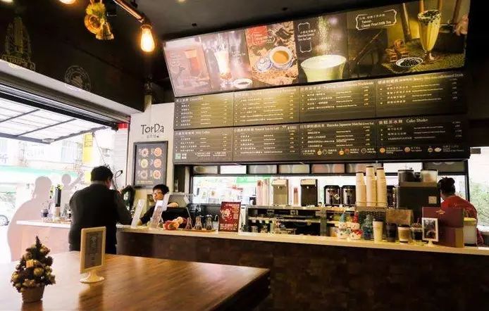 甜度高、衛(wèi)生差、山寨成風(fēng)  竟然促進(jìn)了茶飲店發(fā)展？