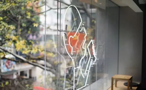 喜茶北京店今天開業(yè)，看起來，這次它又做出了一些改變